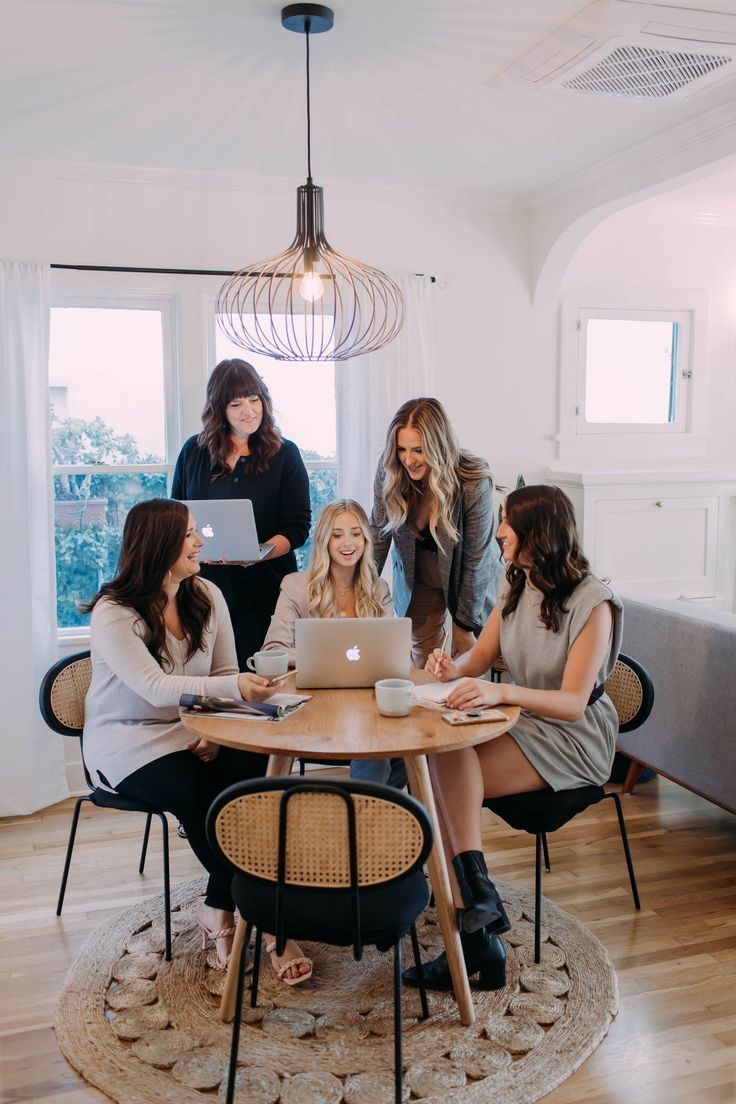 Detailaufnahme einer exakten Bauausführung mit modernen Materialien